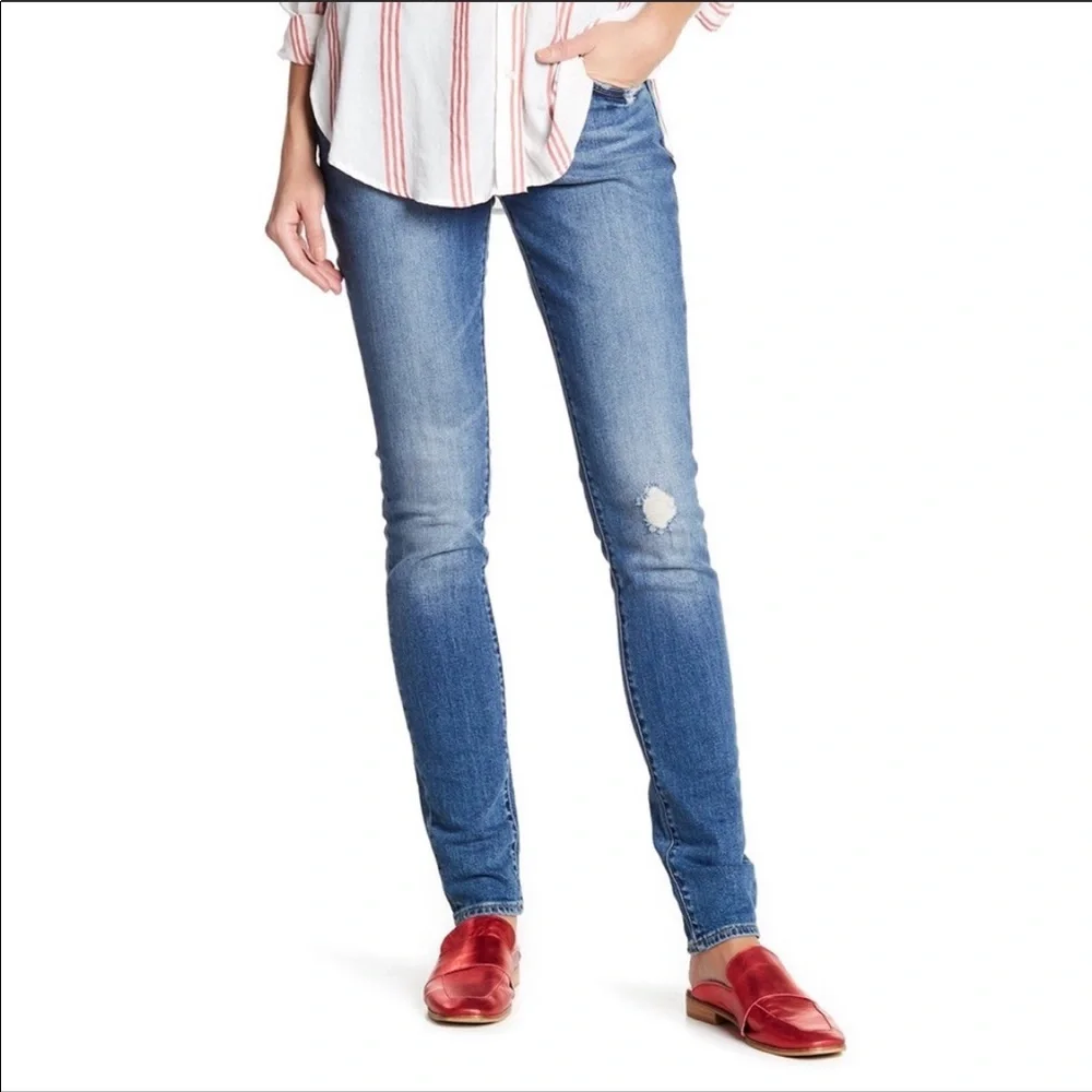 NWT Levi’s: Size 30x32 Long Ripped Blue Jeans